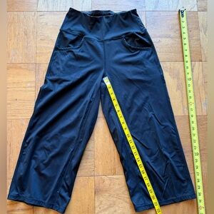 Wide leg black yoga pants high waist with pockets - size small